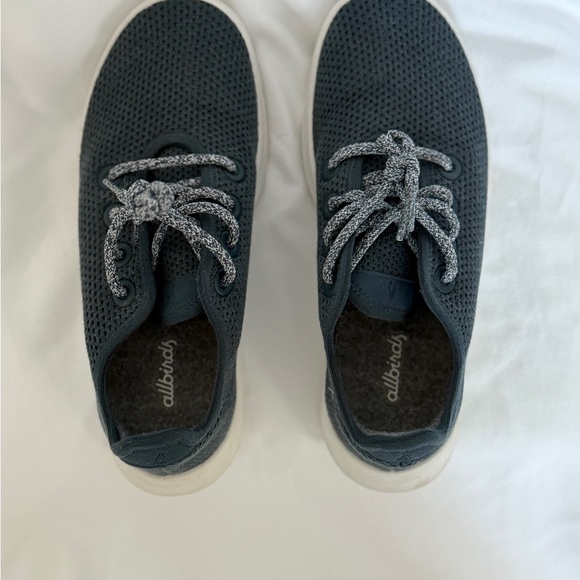 Women’s dark blue Allbirds sneakers - Picture 6 of 7
